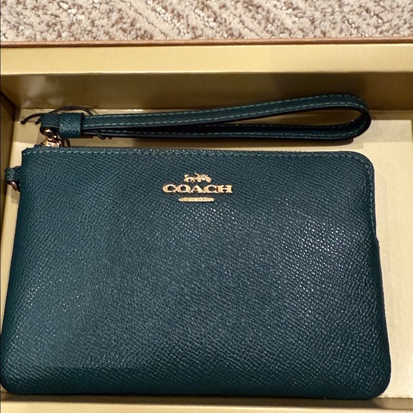 Coach Forest Green Wristlet and Charm Set - Picture 5 of 5